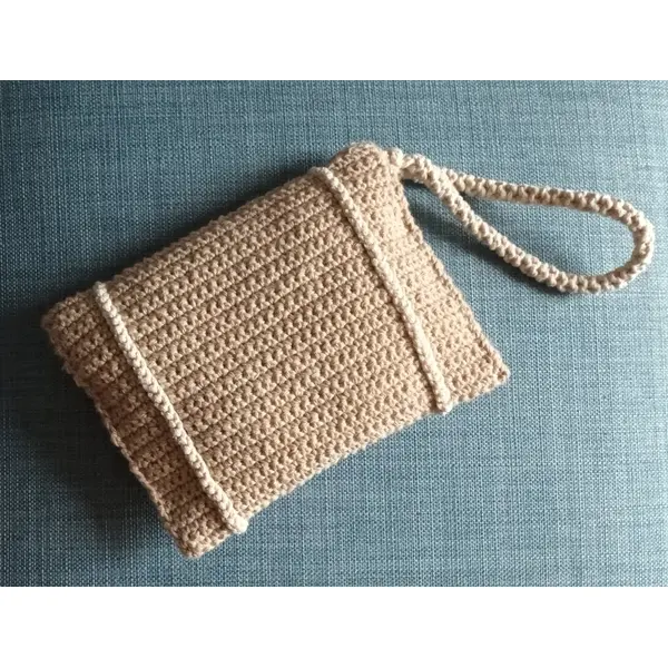 Pochette à main "hibou" porte bonheur. coton naturel et coton recyclé. crocheté et cousu main.