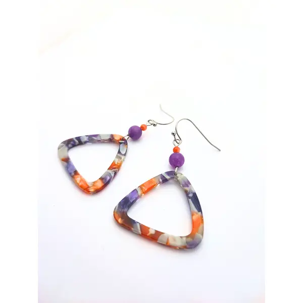 Boucles d'oreilles triangles en acétate colorés et perles assorties