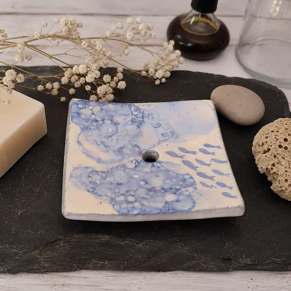 Porte-savon en céramique fait main – motif marin bleu