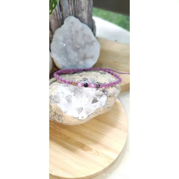 Bracelets ajustables en micro-macramé et pierres naturelles