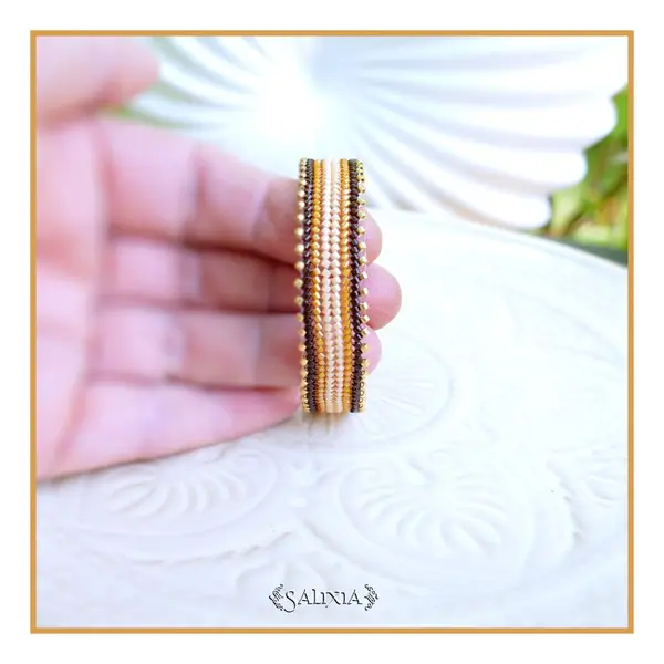 Bracelet tissé à l'aiguille perles de verre japonaises crème, caramel, chocolat et dorées fermoir acier inoxydable doré or fin (#bc527)