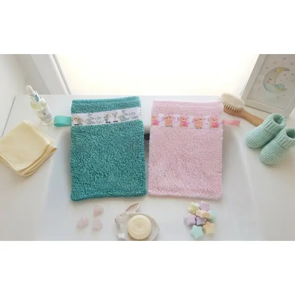 Lot de 2 gants de toilette bébé éponge vert et rose