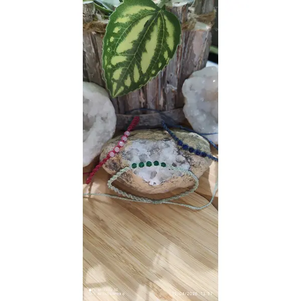 Bracelets ajustables en micro-macramé et pierres naturelles