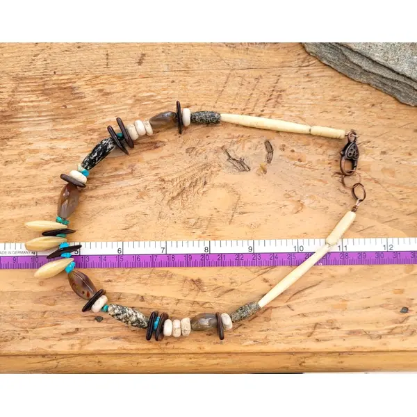 Collier grand "ras de cou" shabby chic avec perles nacre, agate, granit .. : "réveillés de la vie"