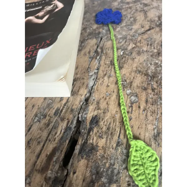 Marque-page fleur au crochet – pour fleurir vos lectures
