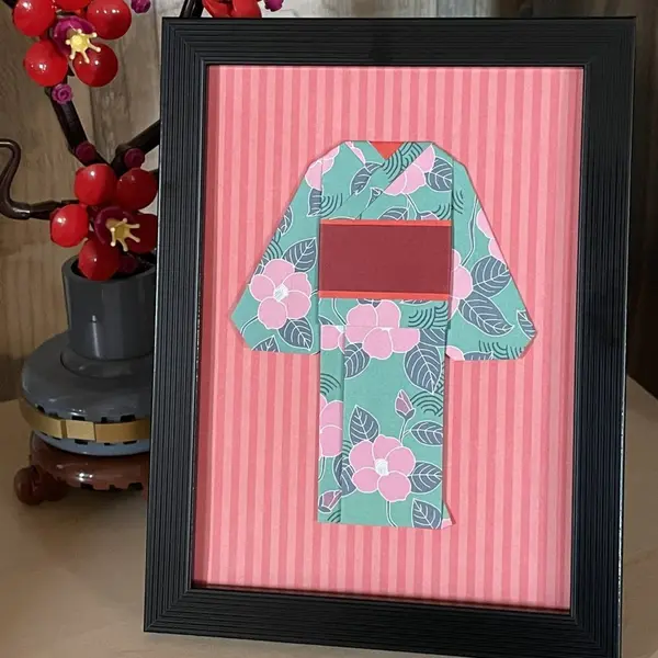 Cadre déco origami kimono grosses fleurs roses