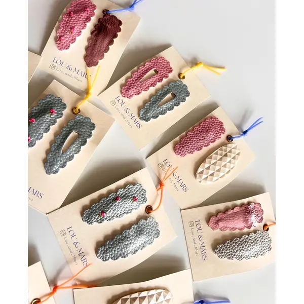 Lot de 2 barrettes en simili cuir 6 cm – douces et élégantes