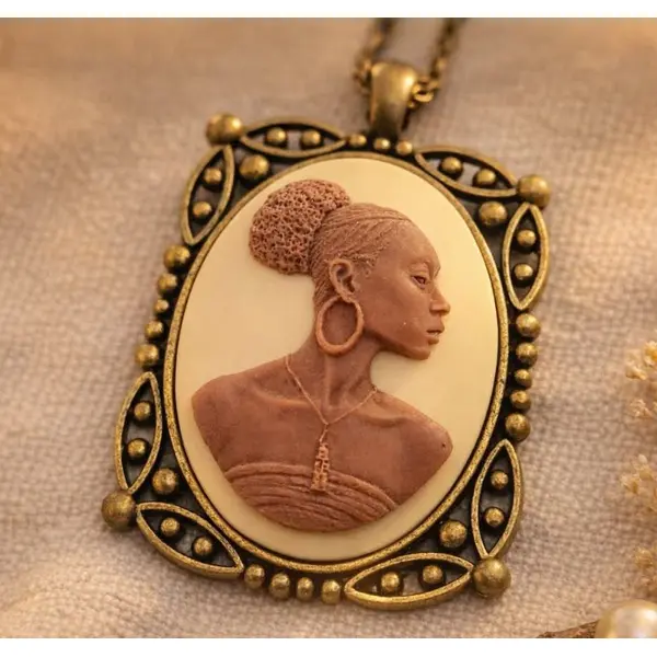 Pendentif camée afro moderne - bijou femme noire élégante - style baroque vintage