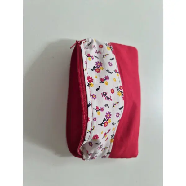 Pochette motif floral et rouge