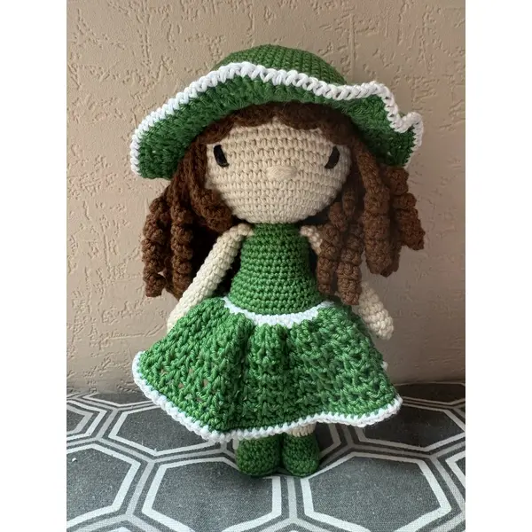 Petite poupée fille au crochet