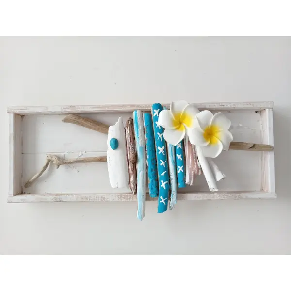 Cadre murale exotique (polynésie) avec poisson en bois flotté/fleur frangipane