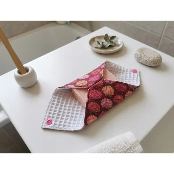 Pochette à savon tissus imprimé et doublée nid d'abeilles