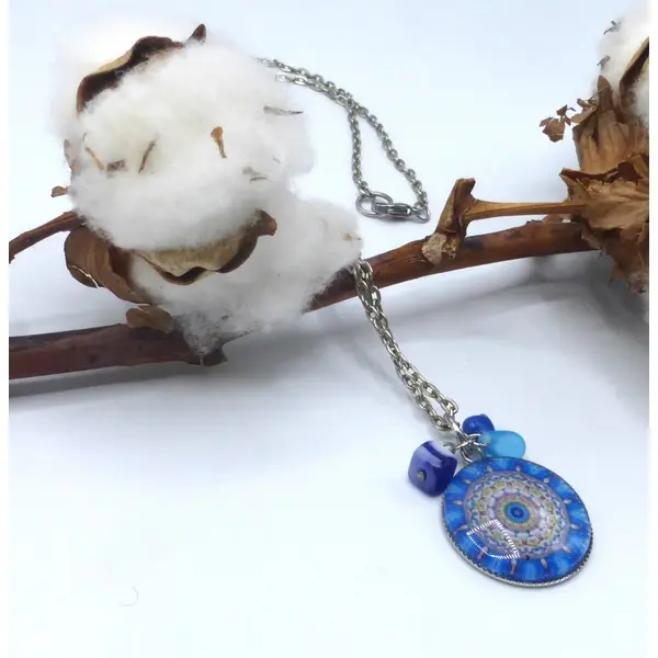 Pendentif rond fleurs bleu en cabochon en verre et acier inoxydable