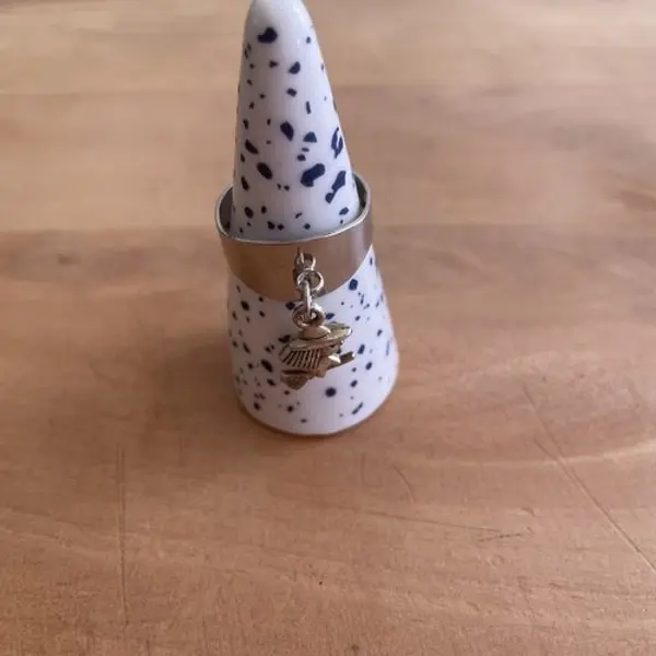 Bague réglable breloque sorcière