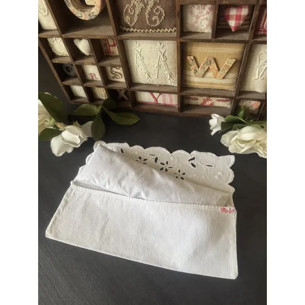 ** pochette ancienne / coussin de lavande " fleurs " ** coton , broderie main