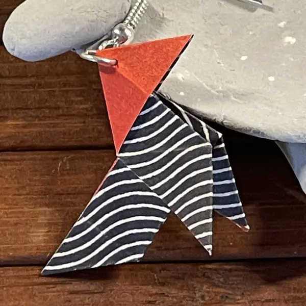 Boucles d'oreilles origami cocotte bleu marine vagues