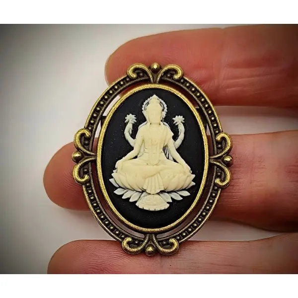Broche divinité lakshmi - camée artisanal peint à la main - cadeau femme spirituel inde.