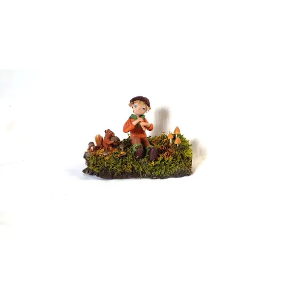 Lutin en pâte polymère, lutin et écureuil, scène féérique, figurine collection, univers forêt enchantée