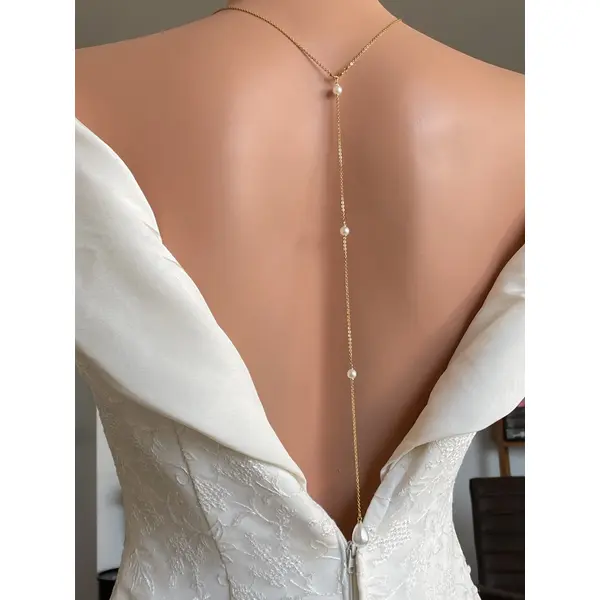 Collier de dos mariage perles et cristaux – bijou de mariée élégant -estilo