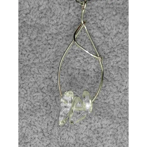 Collier mi-long et pierres de quartz ou oeil de taureau