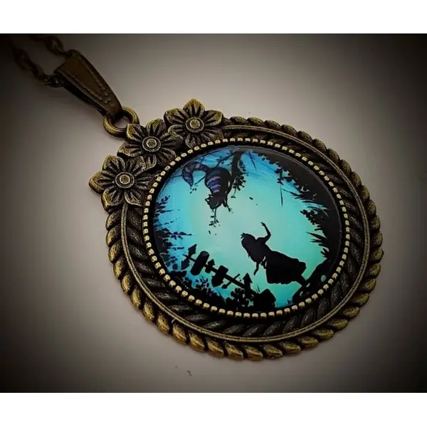 Pendentif rond " we are all mad" - cabochon illustré pays des merveilles - hommage lexis carroll