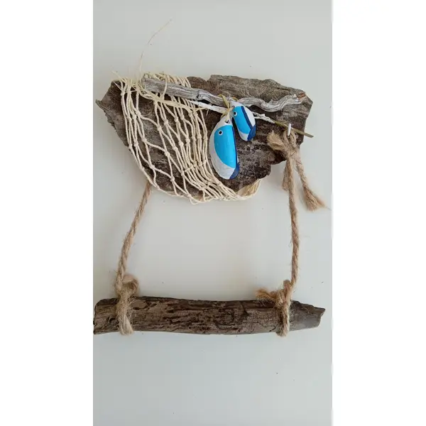 Porte papier toilette marin en bois flotté avec filet de pêche et poissons en coquillages