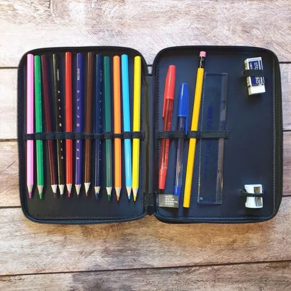 Trousse remplie crayons feutres personnalisée Licorne