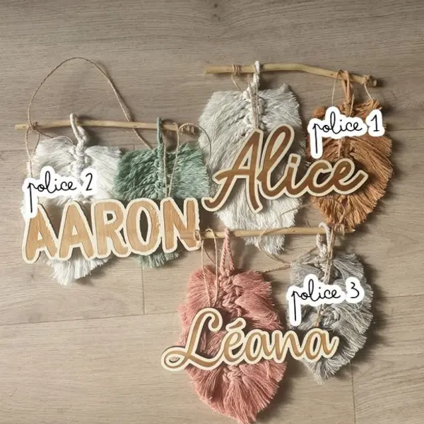 Décoration murale personnalisée avec prénom bois et feuilles macramé