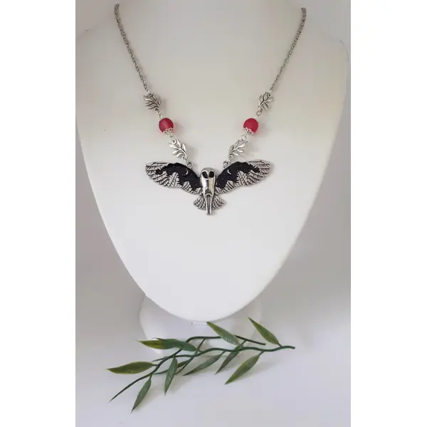 Collier gothique artisanal, pendentif chouette en métal. bijou automne hiver à offrir, pour elle.
