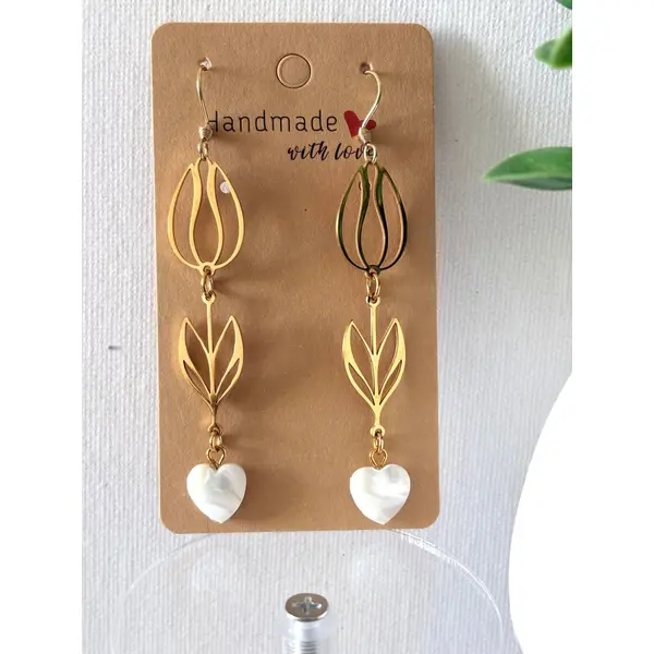 Boucles d’oreilles,fantaisie,tulipe et coeur nacre