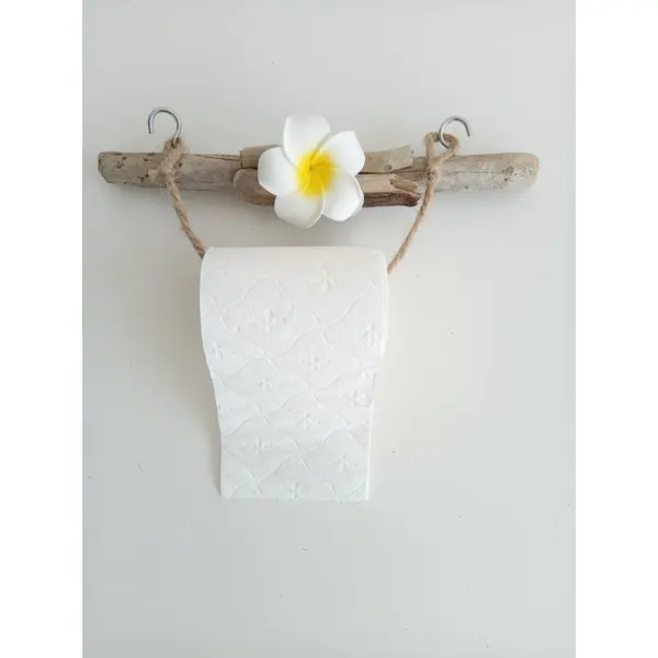 Porte papier toilette exotique (polynésie) avec bois flotté et fleur frangipane