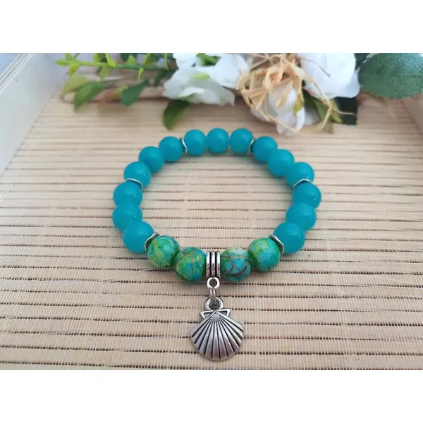 Bracelet fil élastique perles en verre turquoise et breloque