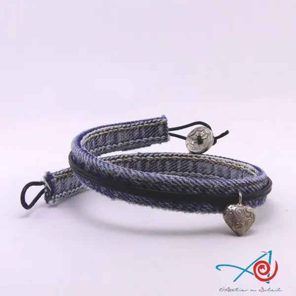 Bracelet en jean et lacet cuir avec pendentif coeur