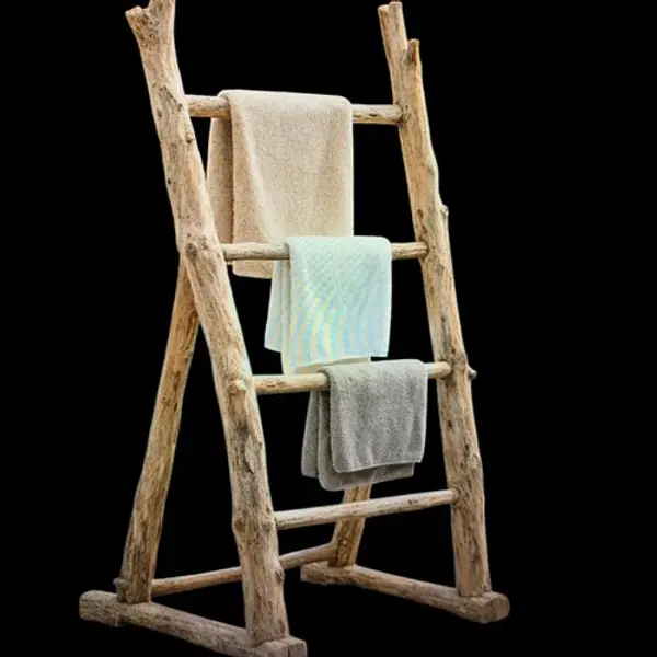 Echelle en bois flotté pour piscine