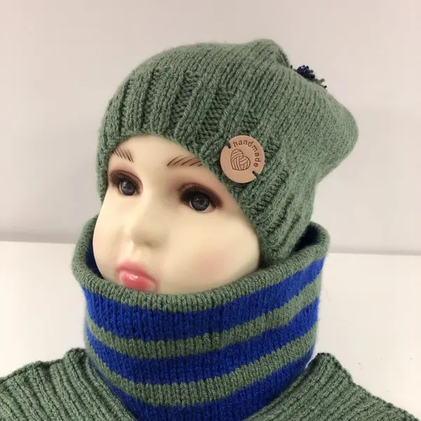 Ensemble bonnet/snood/mitaines 6/8 ans réf 4092