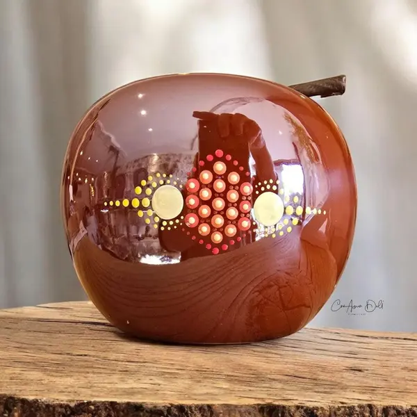 Pomme décorative terracotta – mandala orange, jaune & cuivré peint à la main