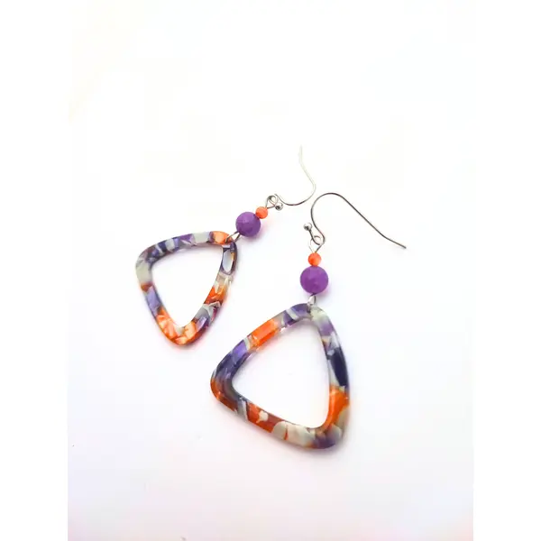 Boucles d'oreilles triangles en acétate colorés et perles assorties