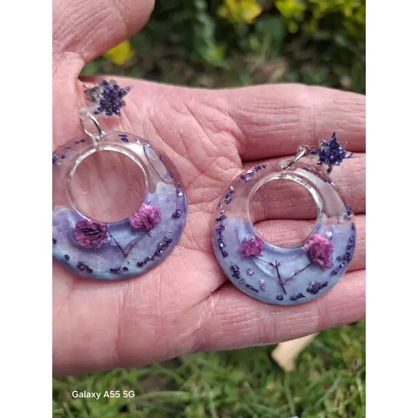 Nuit florale – boucles d’oreilles violettes aux fleurs séchées