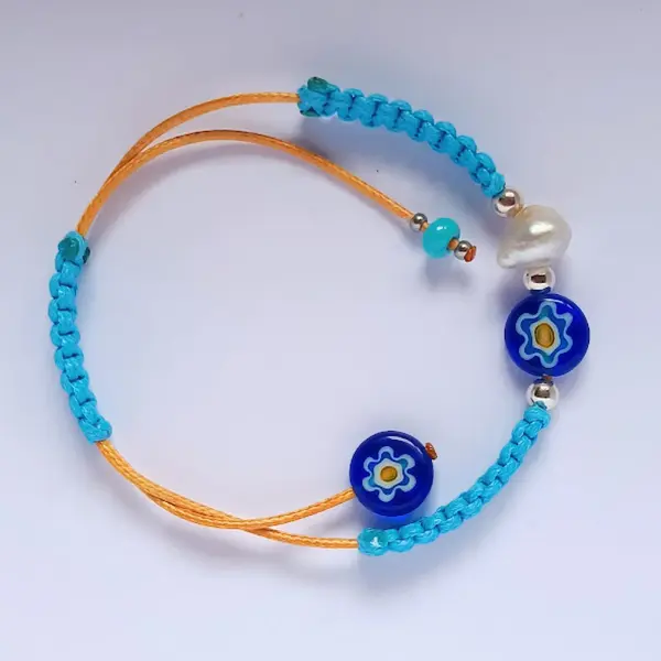 Parure boucles et bracelet assorti, keshis de tahiti et fleurs bleues sur argent 925 rhodié poinçonné
