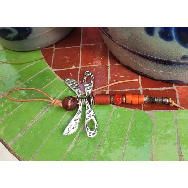La libellule camille : pendentif, bijou de sac , petit grigri ... . à vous de choisir .... !!!