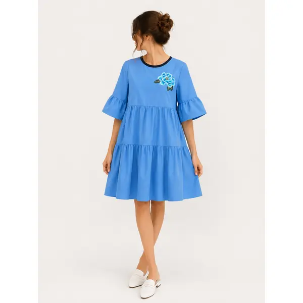 Robe ample bleue à volants – taille 40/42 – fleur brodée – pièce unique