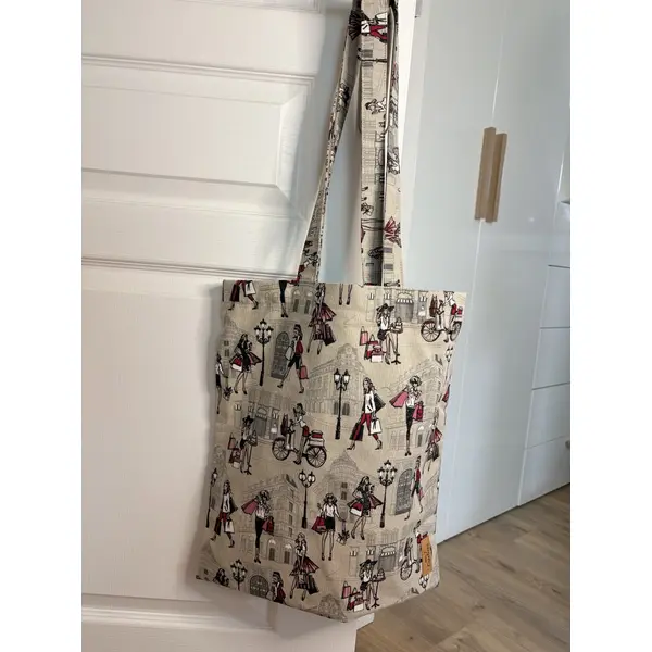 Tote bag shopping en ville