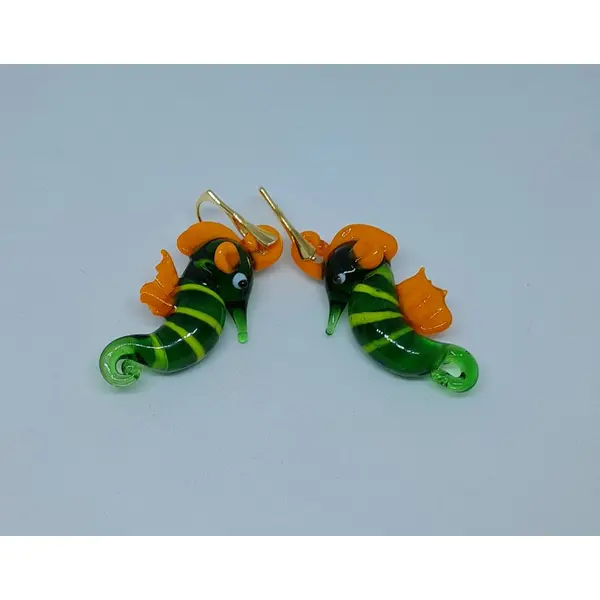 Boucles d'oreille dormeuses hippocampes en verre de murano et argent plaquées or