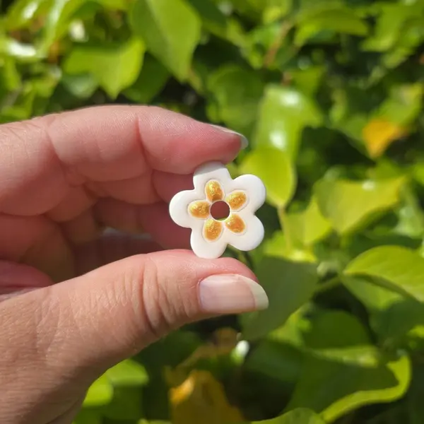 Pampilles fleurs en argile polymère – détails dorés – fait main