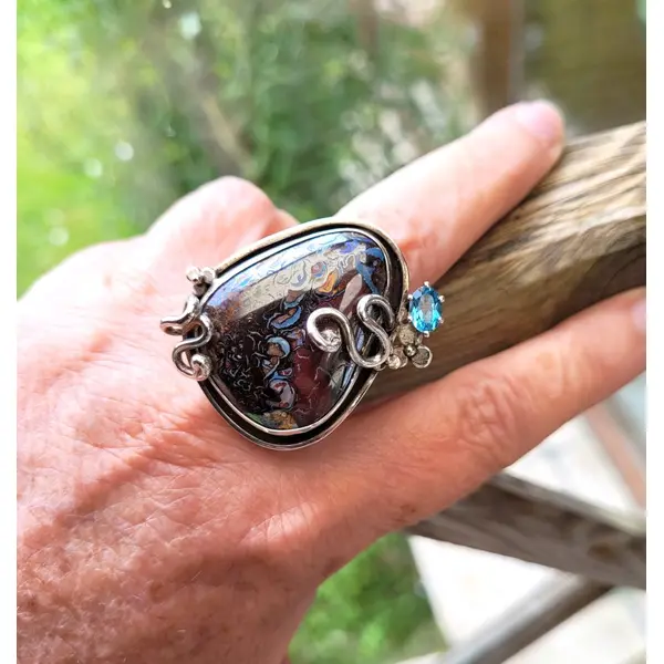 Splendide bague ajustable en argent 925 , avec cabochon koroit boulder opale d'australie et topaze bleue : cadeau pour elle !!!