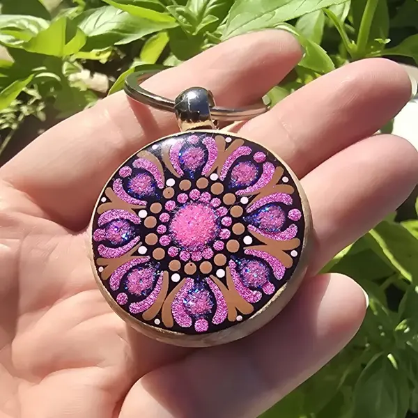 Porte-clés rond mandala peint recto verso rose pailleté et marron