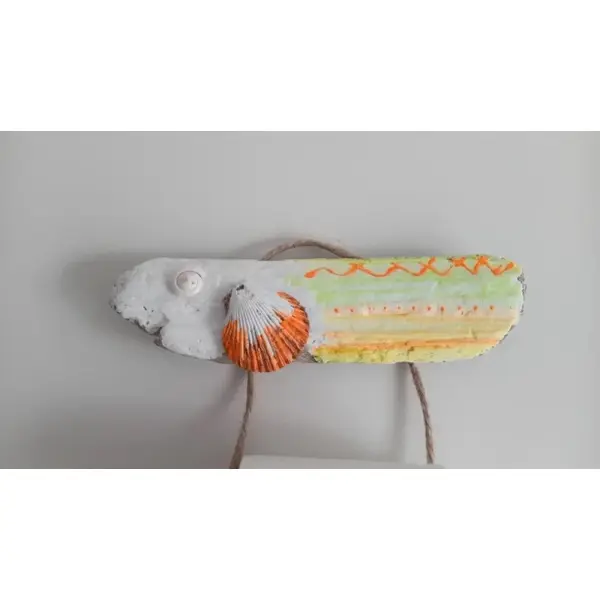 Porte papier toilette marin en forme de poisson en bois flotté coloré