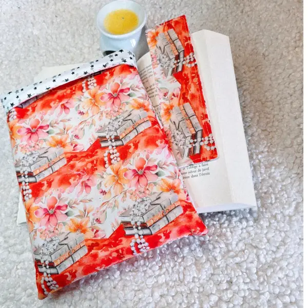 Pochette, marque page offert, réversible, protège livre, housse liseuse, format broché, cadeau lecteur