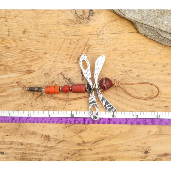 La libellule camille : pendentif, bijou de sac , petit grigri ... . à vous de choisir .... !!!