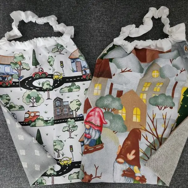 2 serviettes de table - grands bavoirs, serviettes cantine, maternelle, école, loisirs (thème : voitures et nains)